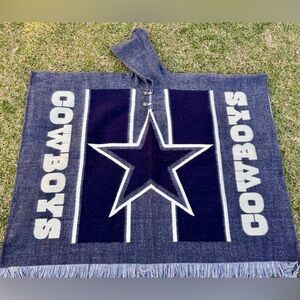 Dallas Cowboys alpaca poncho, hooded, unisex, one size. Made in Ecuador.